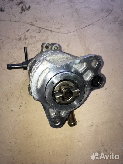 Вакуумный насос Toyota Avensis 29300-27010