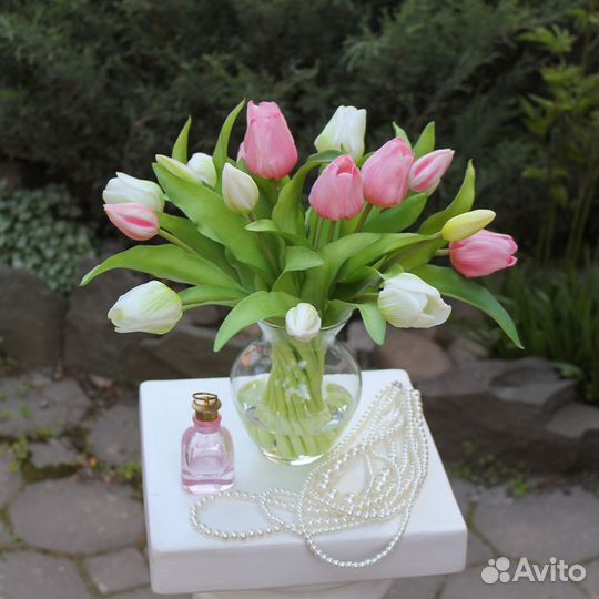 Силиконовые тюльпаны в вазе с имитацией воды