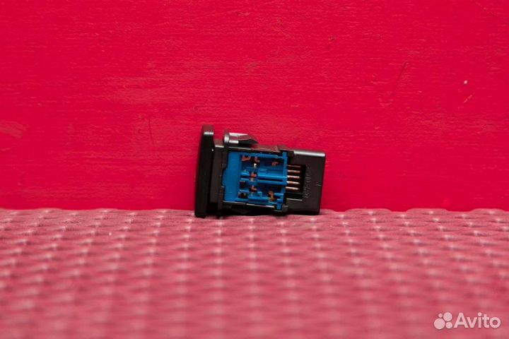 Кнопка включения парктроников Toyota Land Cruiser