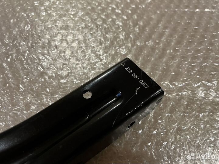 Правый кронштейн крепления фары Mercedes W212