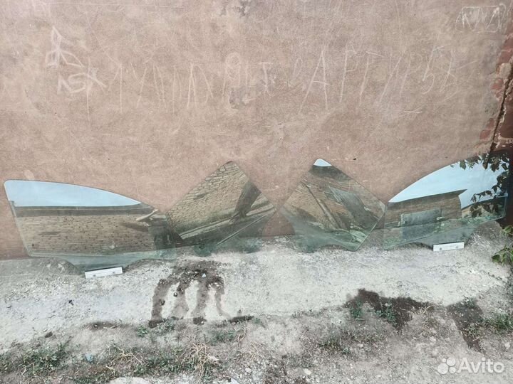 Стекло двери Opel Corsa D 5дверей