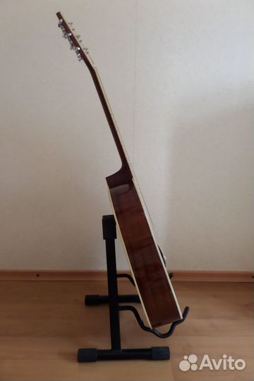 Акустическая гитара 