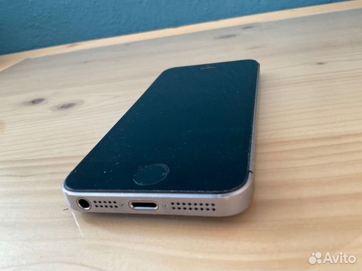 iPhone SE, 32 ГБ
