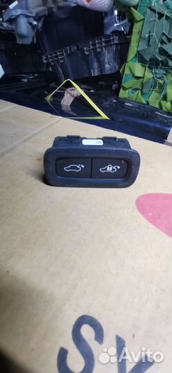 Кнопка открывания багажника Volvo Xc90 2