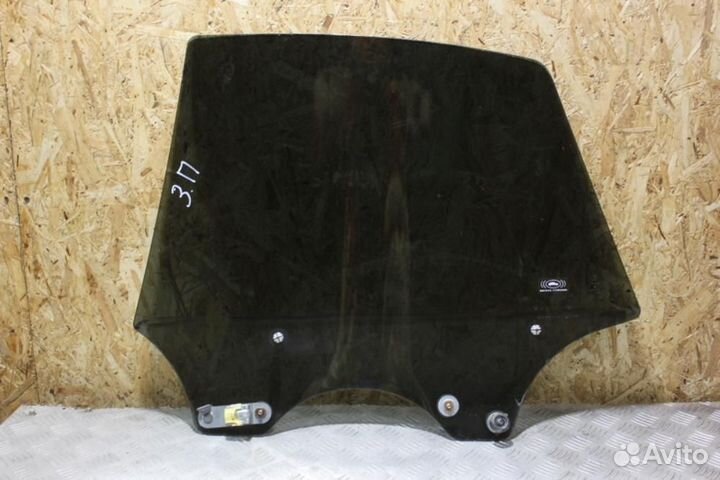 Стекло двери задней правой Subaru Legacy B13