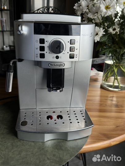 Кофемашина delonghi magnifica s
