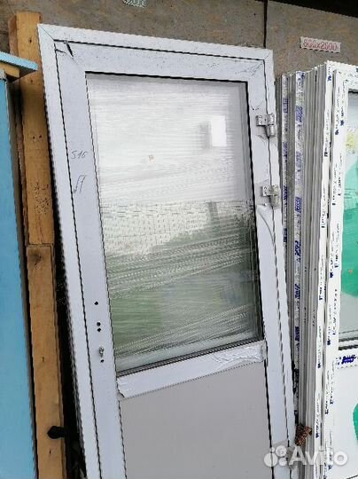 Дверь алюминиевая