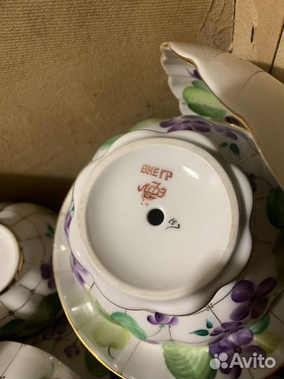 Чайные сервизы и другая посуда