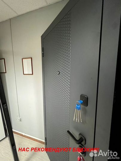 Толстая дверь входная в дом