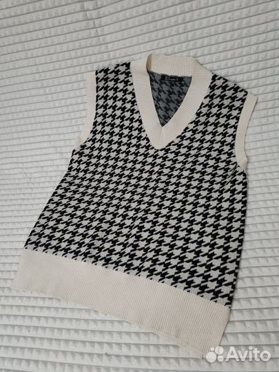 Жилет вязаный в 