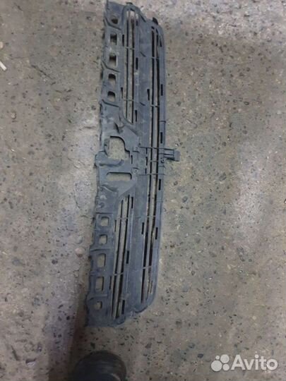 Toyota Corolla 120 решетка верхняя