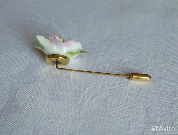Брошь фарфор