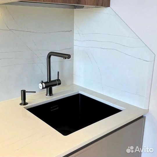 Кухонный гарнитур в современном стиле на заказ