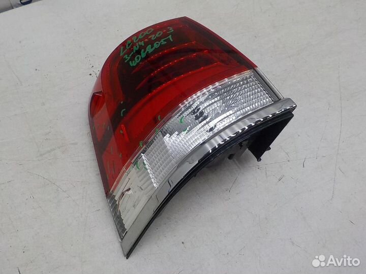 Фонарь задний наружный левый Toyota Land Cruiser