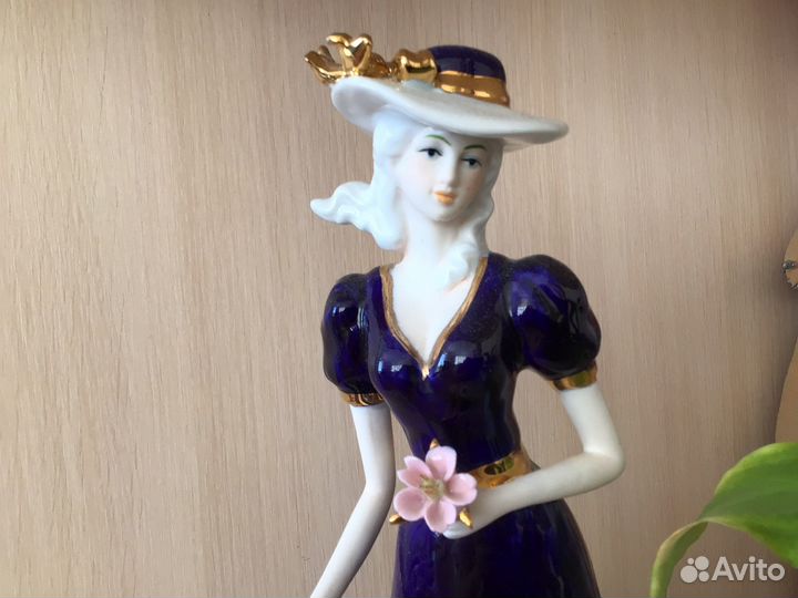 Статуэтка фарфор