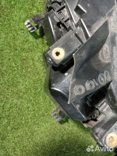 Фара передняя правая Ford Focus 2 хэтчбек 2.0 2006