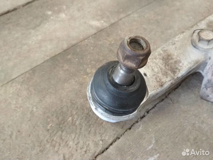 Рычаг передней подвески Nissan X-Trail T30