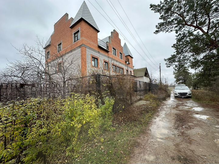 Коттедж 608,1 м² на участке 21,8 сот.