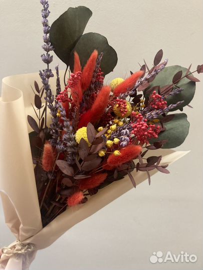 Букет из сухоцветов и стабилизированных цветов