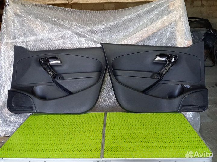 Обшивки дверей передние Volkswagen Polo