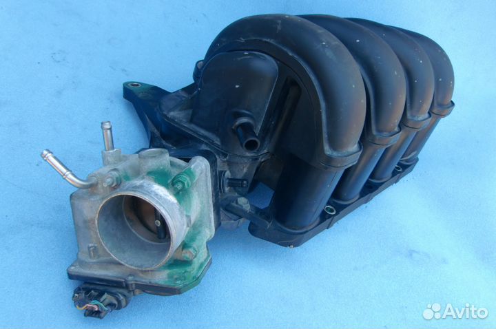 Toyota Avensis II 2003-2008г коллектор впускной