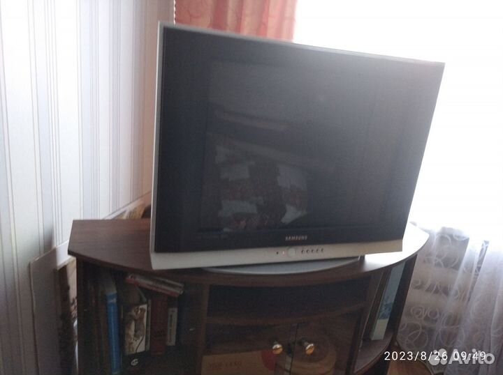 Телевизор samsung и тумбочка