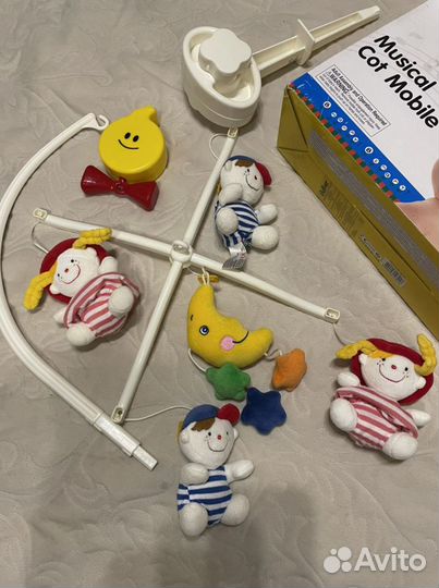 Мобиль на детскую кроватку