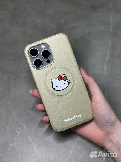 Сумки и чехлы Hello Kitty (для 15 серии iPhone)