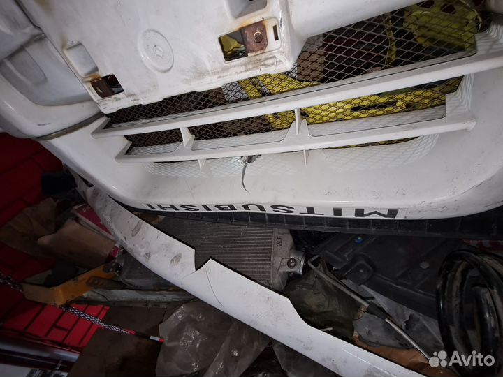 Передний бампер mitsubishi Delica pd8w 2003г