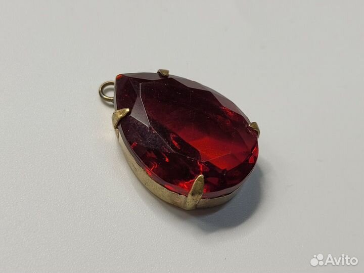 Кулон подвеска Капля 28*19мм Красный камень Чехия