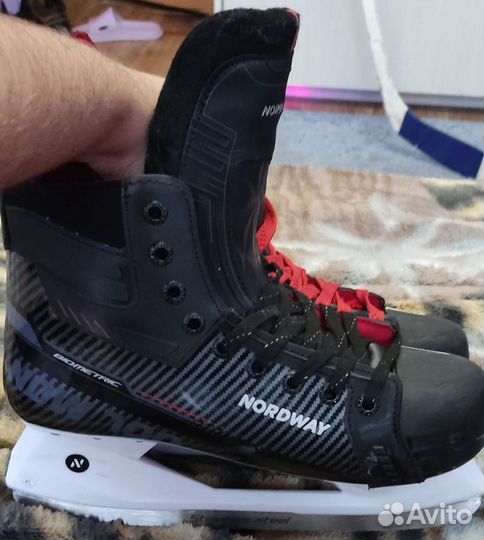 Коньки хоккейные