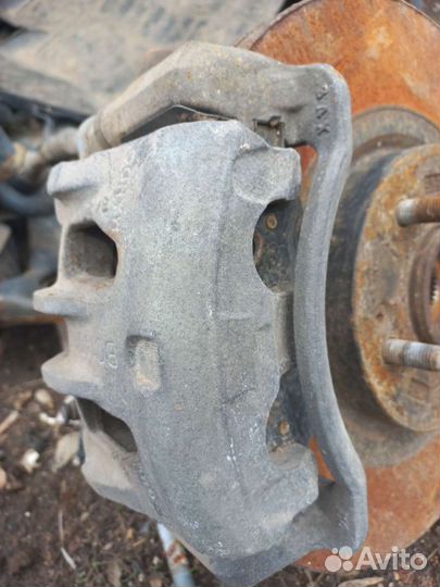 Суппорт передний правый Hyundai Santa Fe 3