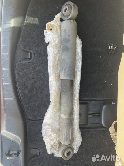 Амортизатор задний на Alfard Vellfire AGH35