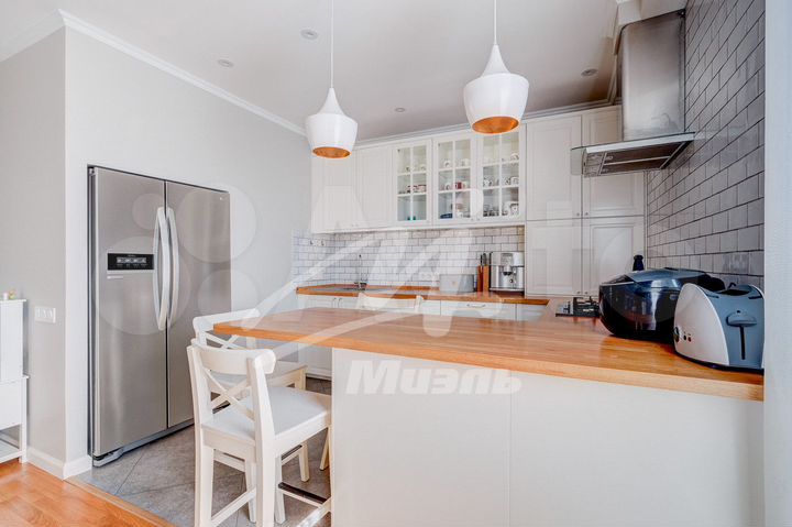 3-к. квартира, 96 м², 2/4 эт.