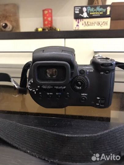 Зеркальный фотоаппарат Sony DSC-R1