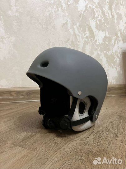 Горнолыжный шлем