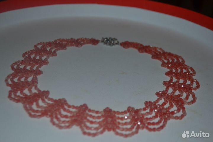 Колье из бусин