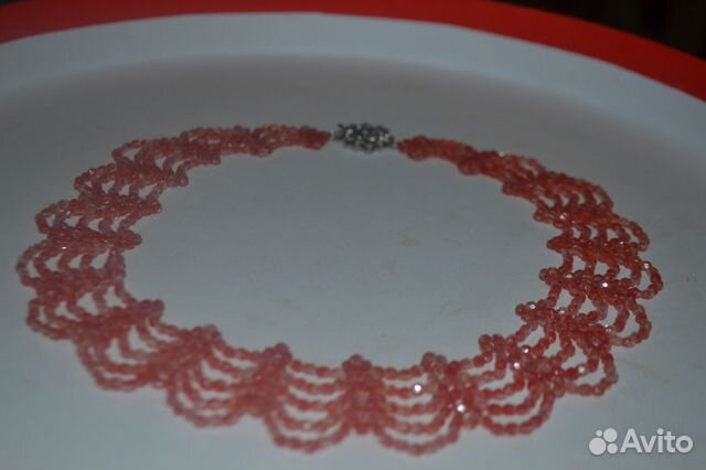 Колье из бусин