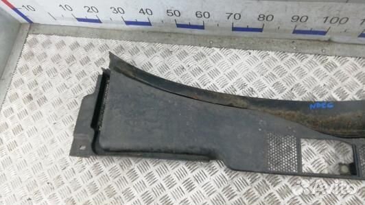 Накладка декоративная (жабо, дождевик) audi A4 B8