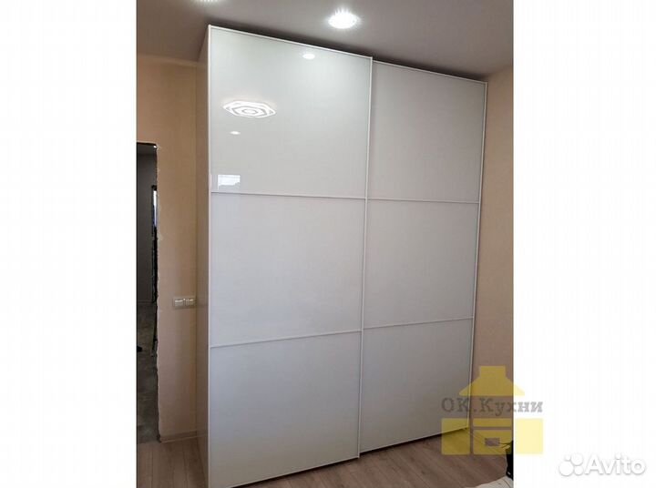 Зеркальный шкаф