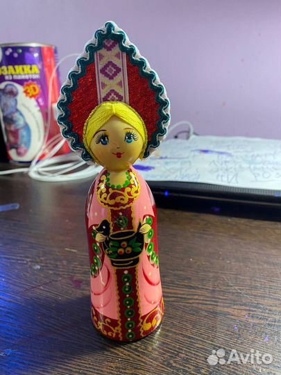 Деревянная кукла ручной работы