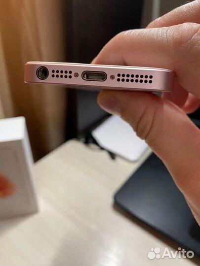 iPhone SE, 32 ГБ