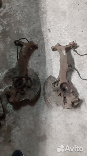 Кулак поворотный левый правый Audi A4 B5 Пассат Б5