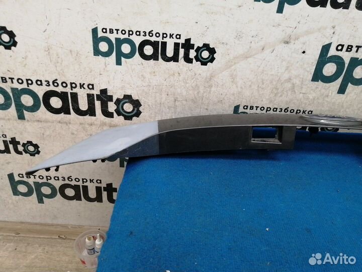 Накладка на крышку багажника верхняя