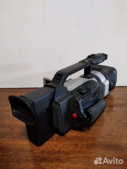 Видеокамера canon трехматричная 3CCD