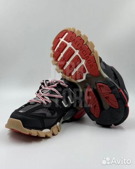 Кроссовки Balenciaga track 1 black RED на руках