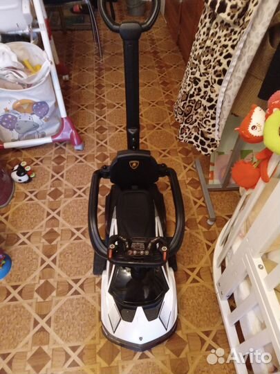 Детская машина каталка с ручкой(токолор)