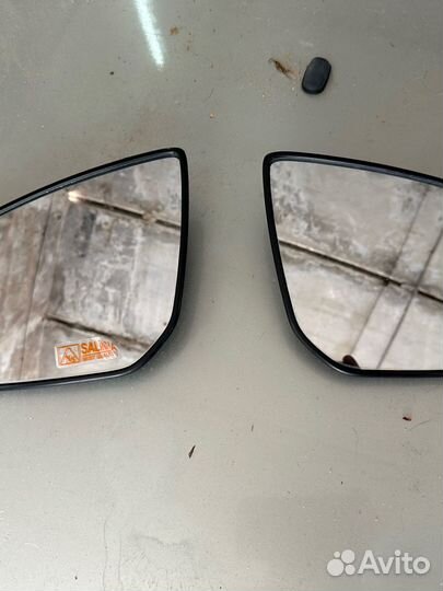Боковое зеркало
