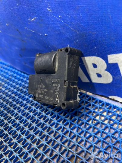 Моторчик заслонок отопителя Audi A6C6 седан 2005