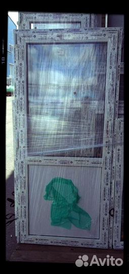 Пластиковая дверь новая в2стекла